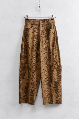 BALLOON JEANS IN ANIMAL PATTERN