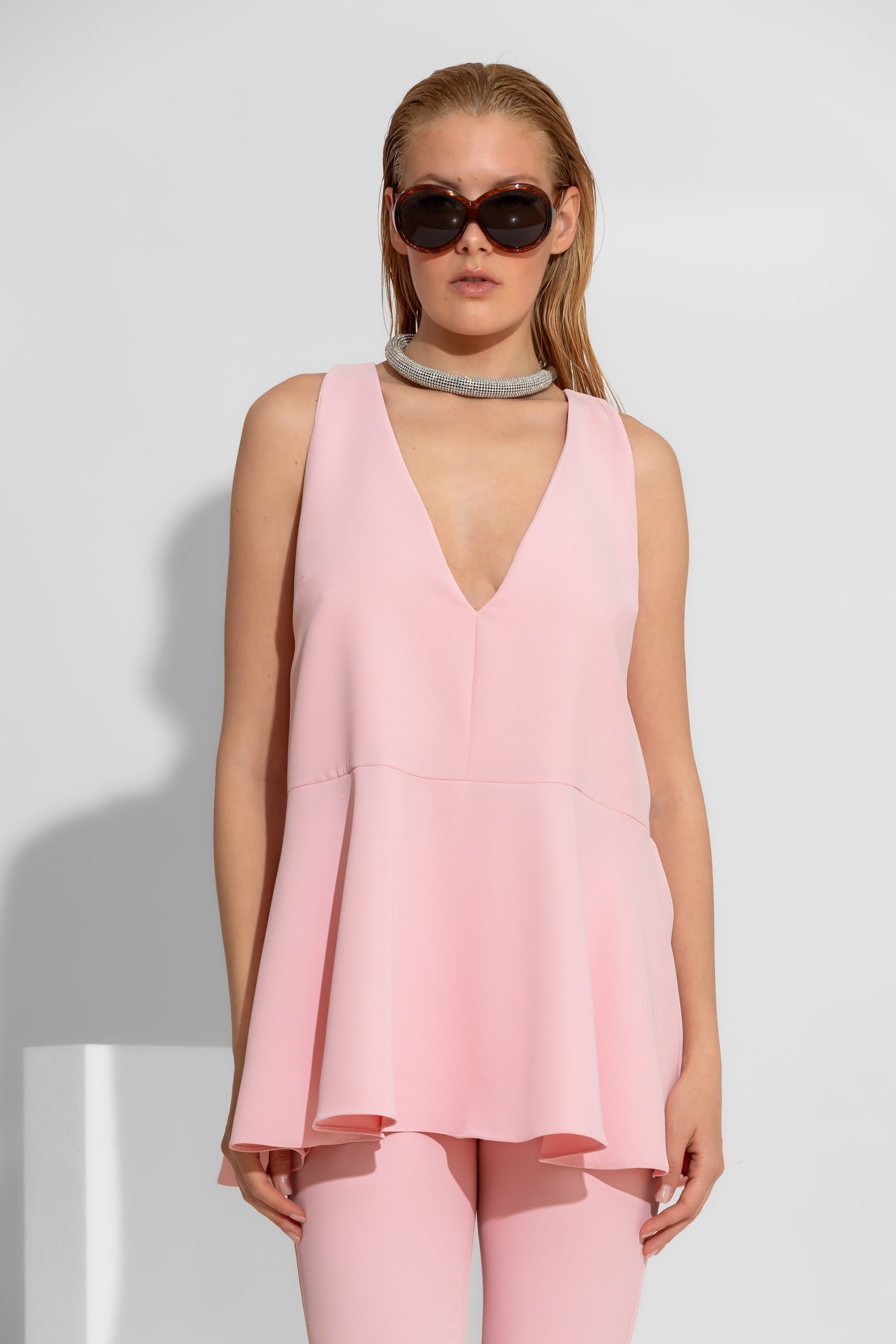 Peplum Αμάνικο Κρεπ Τοπ με Κλος Τελείωμα